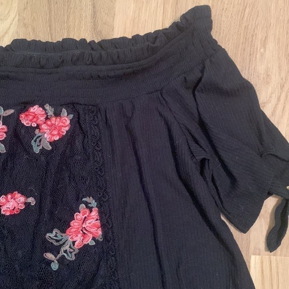 𝅺francesca’s Alya Off-The-Shoulder Lace Ribbed Black Top Women’s M - Picture 5 of 7
